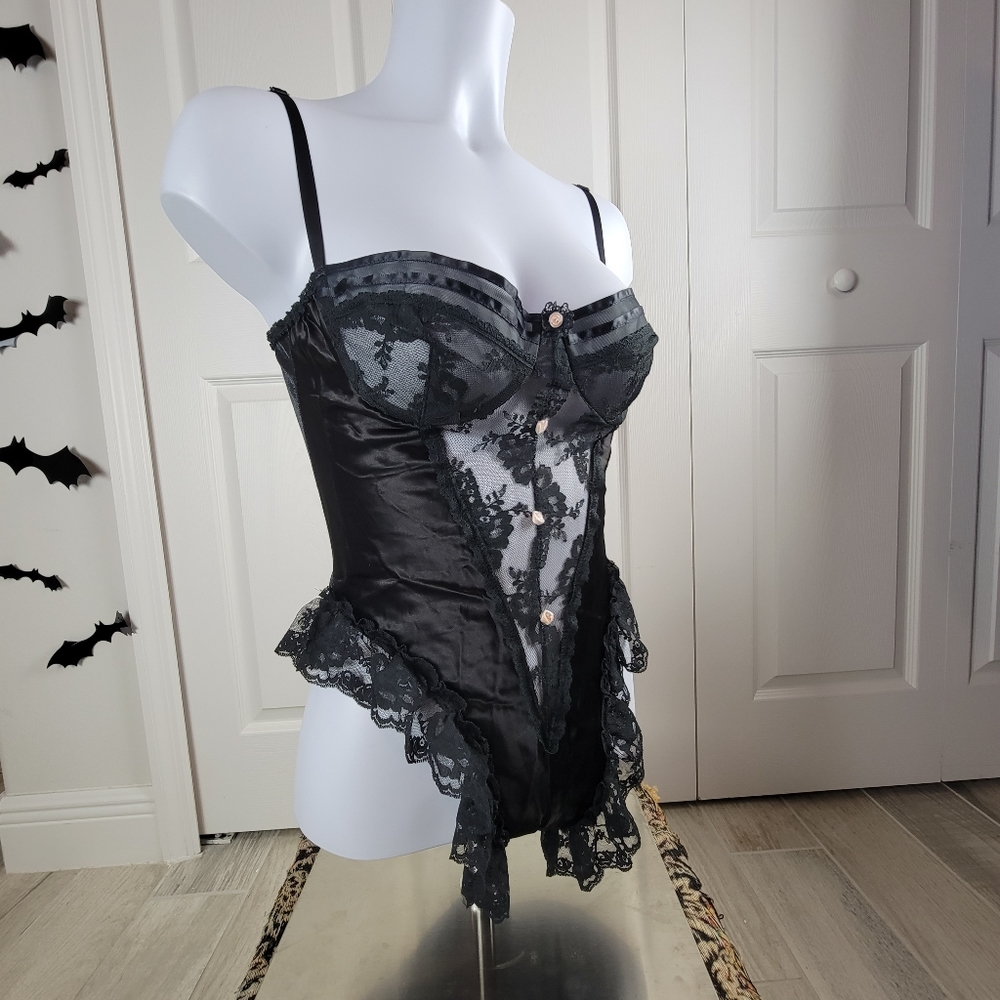 E. Bolé Inc. Vintage 80s lace teddy